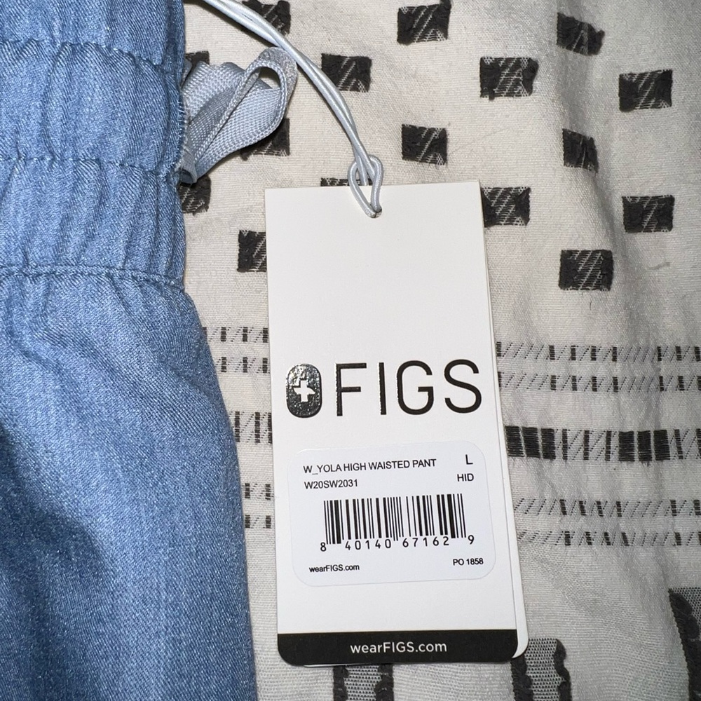 Figs scrub pants in Demin blue
